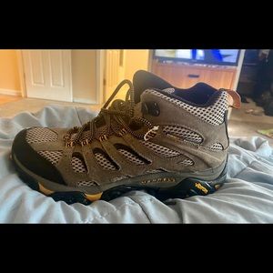 Merrill Hiking Shoes, Size 8